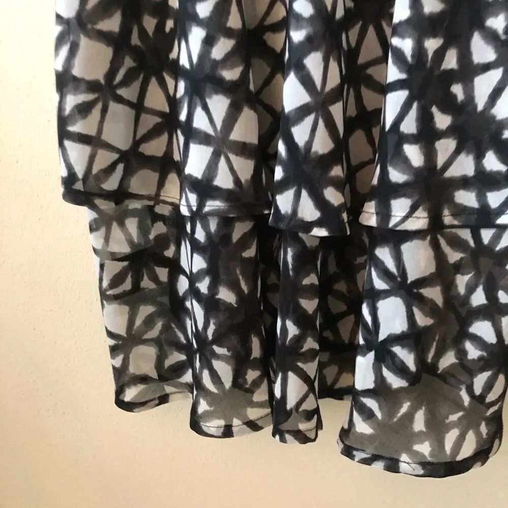Black/White Patterned Layered Tank XS - Picture 2 of 4